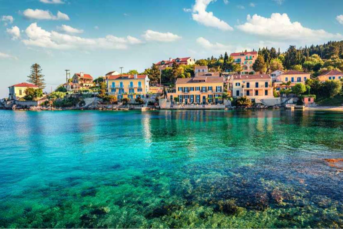 10 ilhas gregas mais bonitas que você vai querer visitar em suas férias de vela