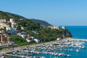 Navigando nell'incantevole Costiera Amalfitana: un itinerario di 7 giorni in barca a vela da Agropoli