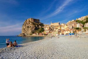 Navigando lungo la costa tirrenica: un itinerario di 7 giorni in barca a vela da Reggio Calabria