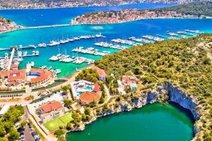 Adriatic Allure: A Yacht Charter Journey from Rogoznica to Tisno