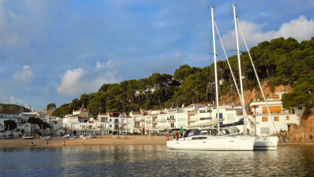 VELANOMADA YACHT CHARTER